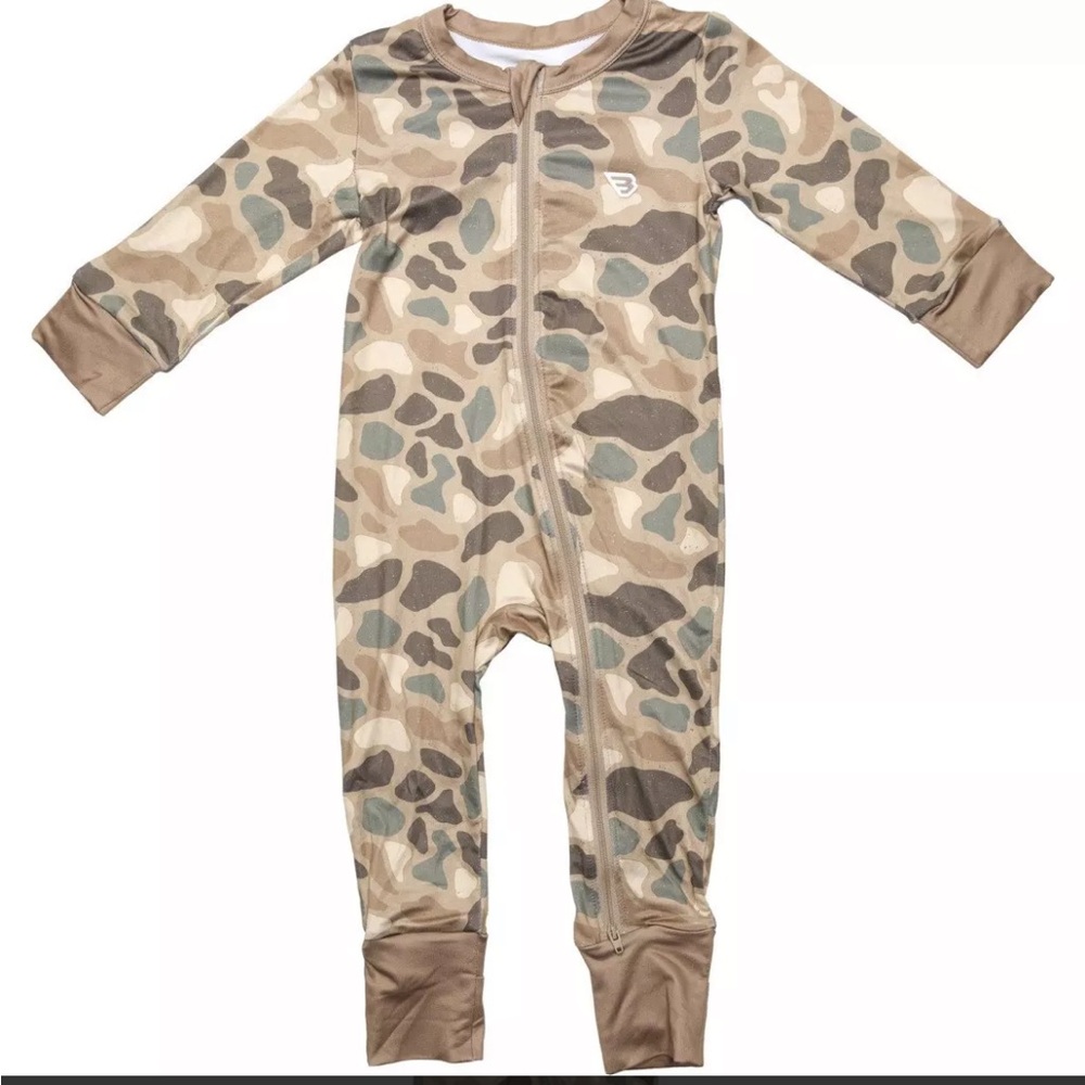 Burlebo camo footie pajamas - newborn